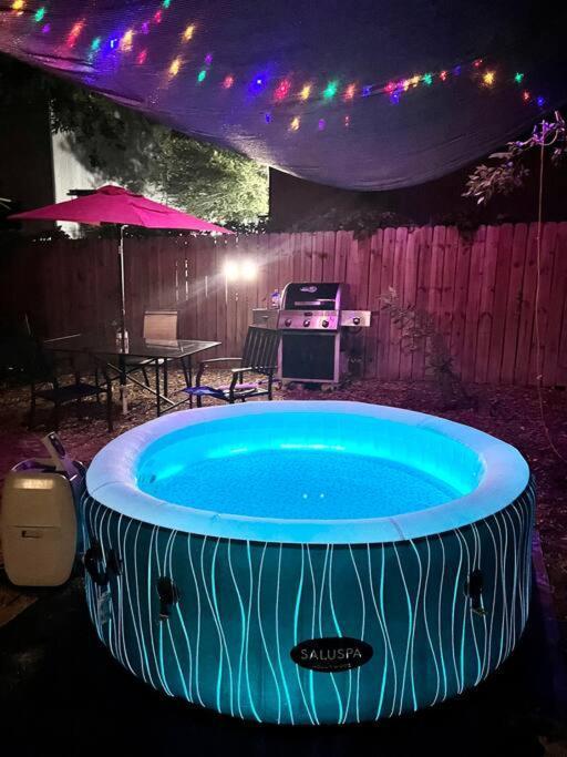 Holiday home Spacious Arcade Retreat: Hot Tub Haven Near Airport *