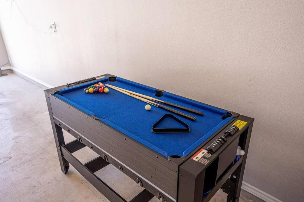 Spacious Arcade Retreat: Hot Tub Haven Near Airport
