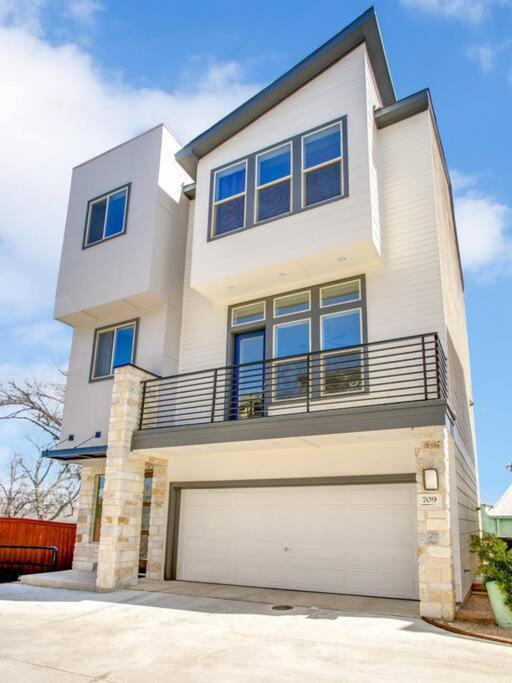 Elegant 3 Bed Walk To Riverwalk/pearl/st Mary Holiday home