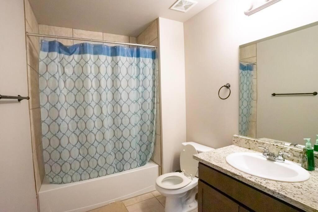 Holiday home Spacious Arcade Retreat: Hot Tub Haven Near Airport *