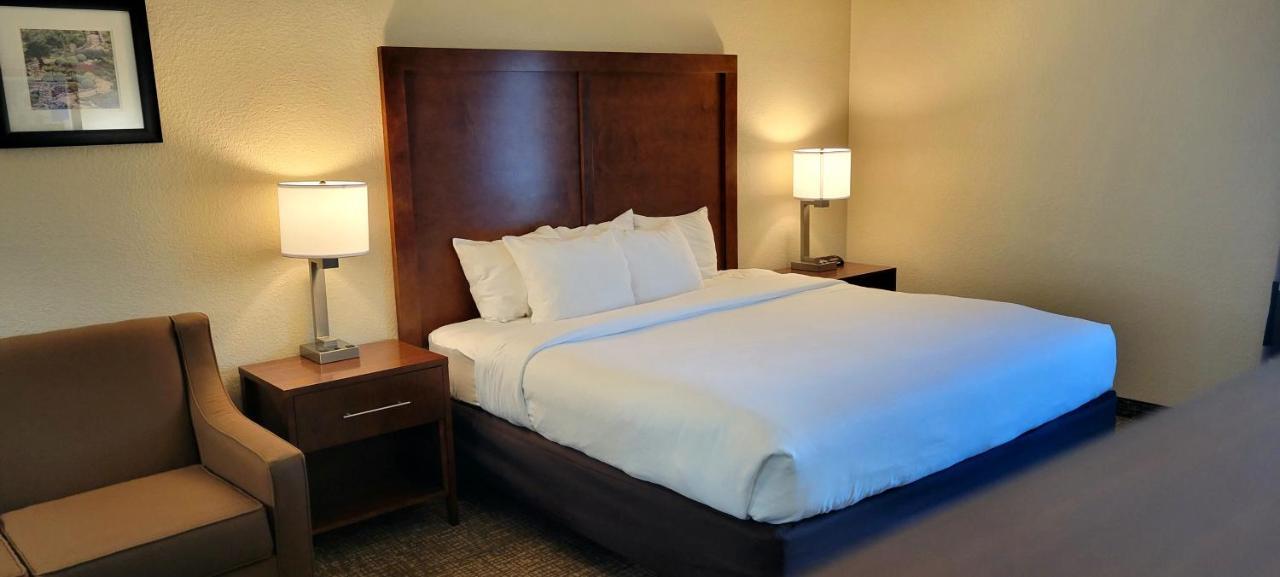 Hotel Spark By Hilton Airport 3*