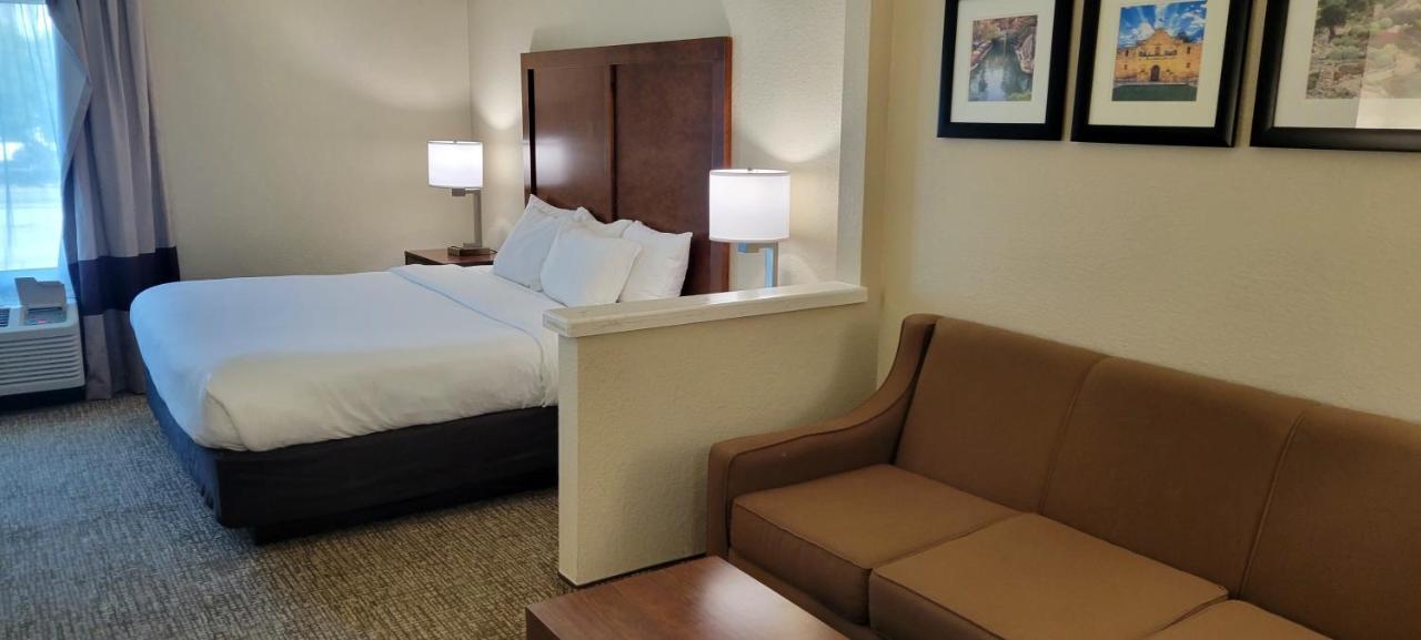 Spark By Hilton Airport Hotel 3*