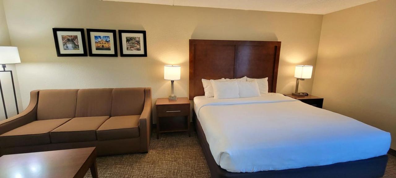 Spark By Hilton Airport Hotel San Antonio