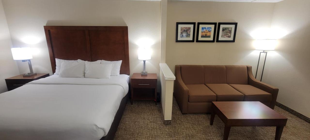 Spark By Hilton Airport Hotel San Antonio