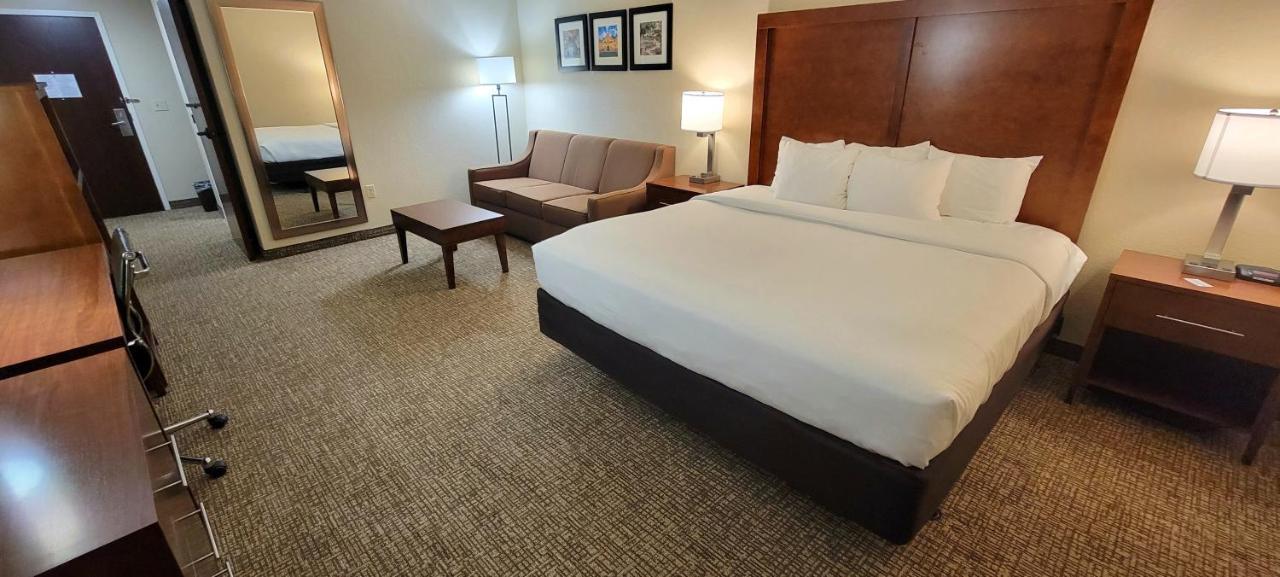 Spark By Hilton Airport Hotel