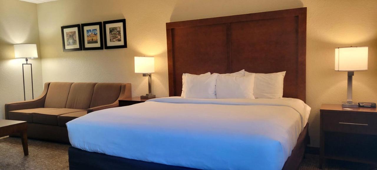 Spark By Hilton Airport 3*