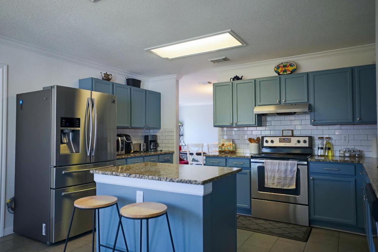 Holiday home Lovely Spacious Near Randolph, Six Flags, Seaworld, Riverwalk And Lackland