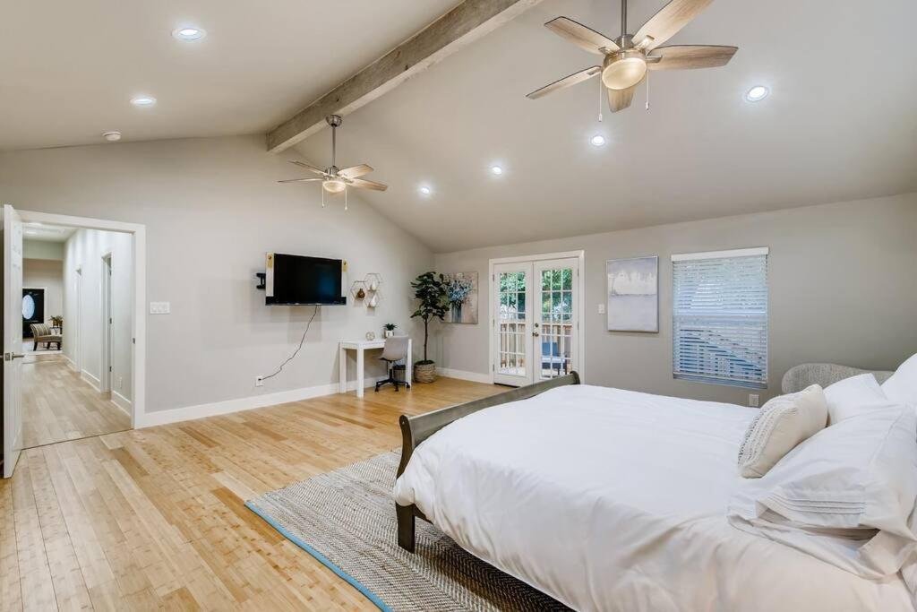Holiday home New 4 Bdrm Off St Mary's Mins To Pearl/river! San Antonio
