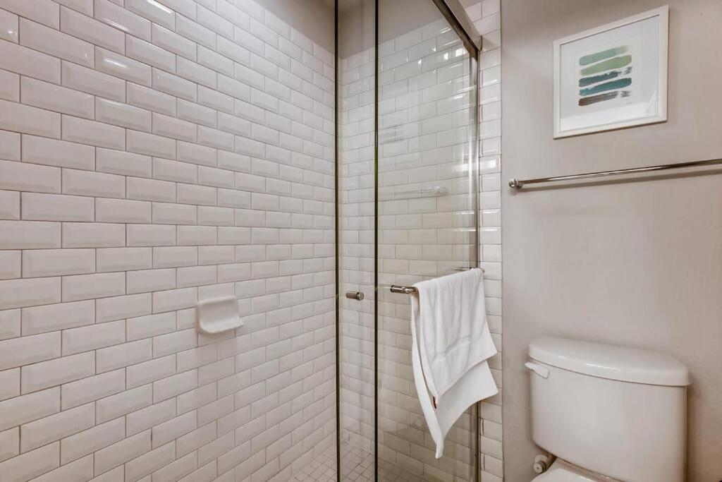 Fam Friendly 5 Bed Blocks To Pearl/riverwalk! *