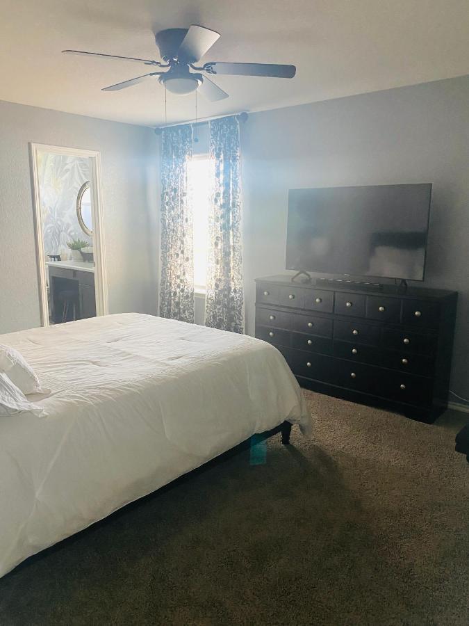 Cozy Selfie House Near Bmt Lackland Holiday home San Antonio