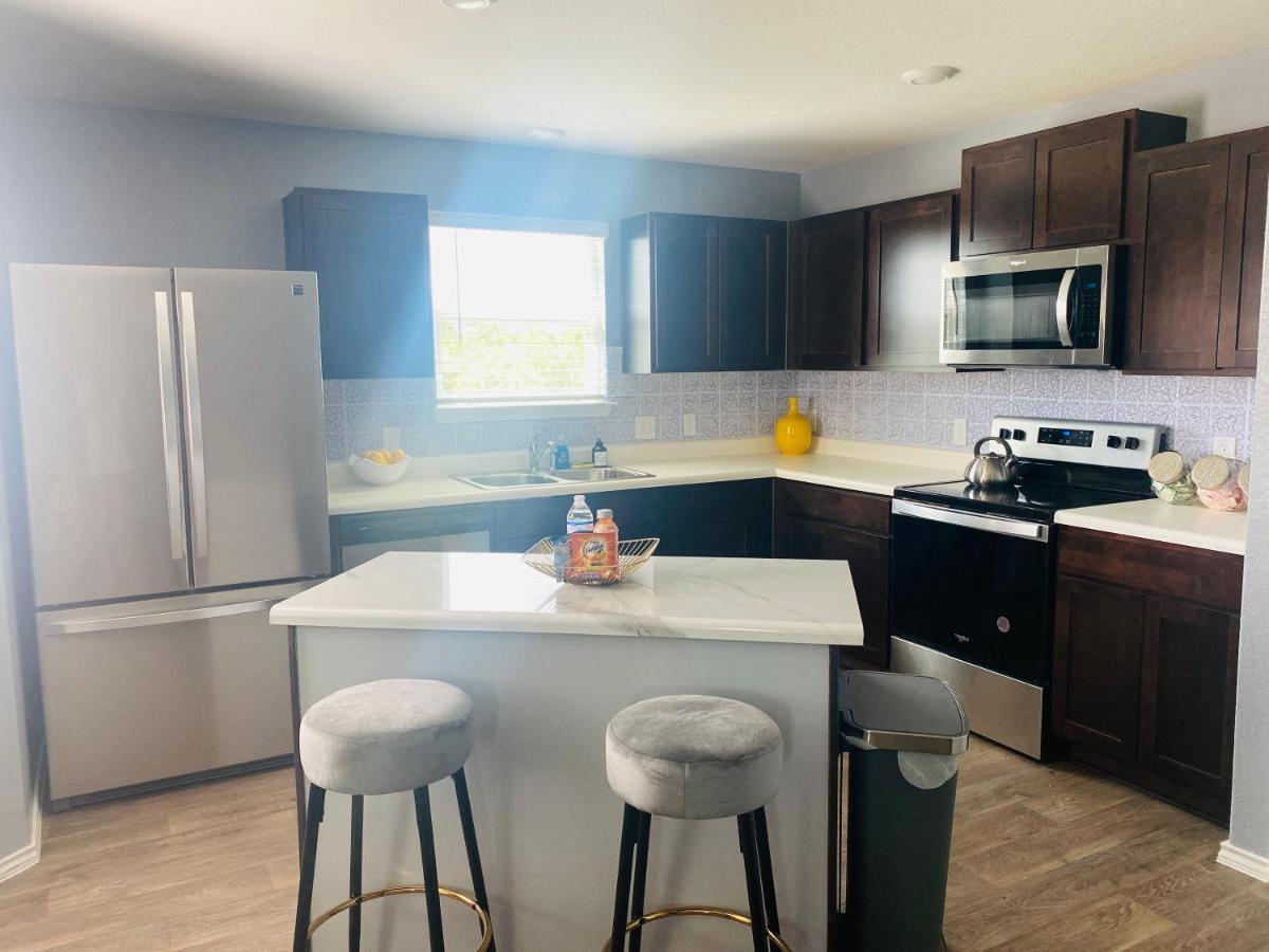 Cozy Selfie House Near Bmt Lackland Holiday home San Antonio