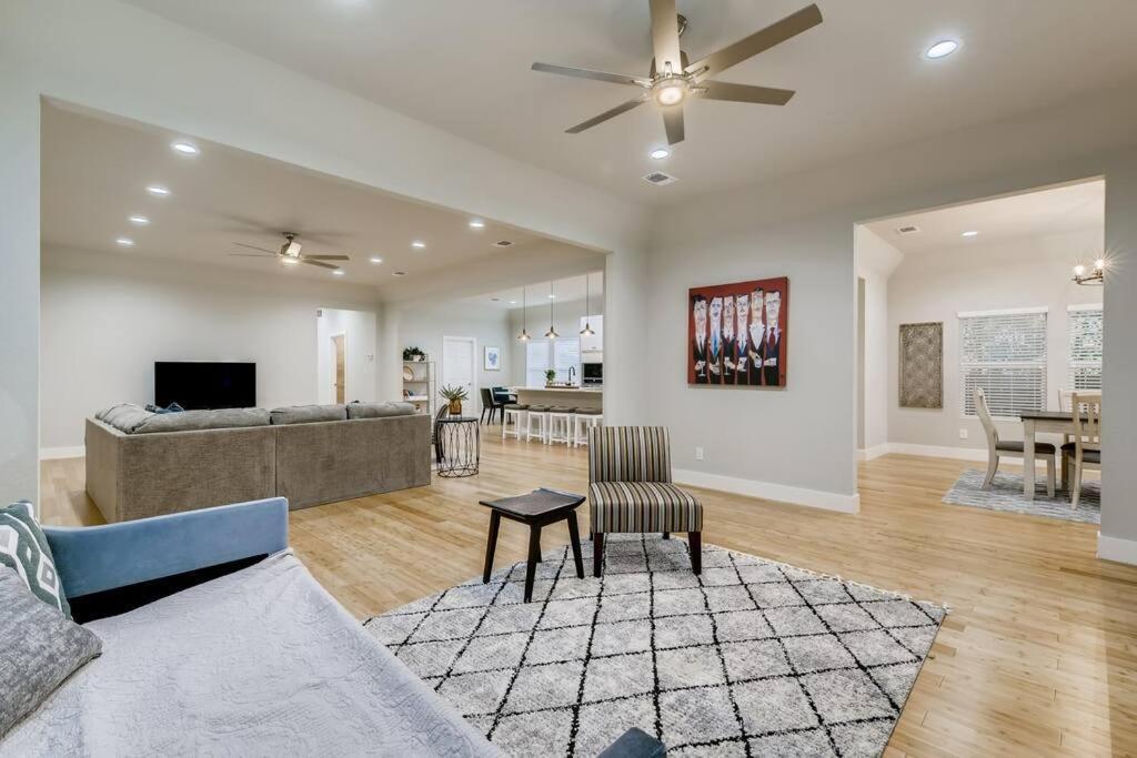 New 4 Bdrm Off St Mary's Mins To Pearl/river!