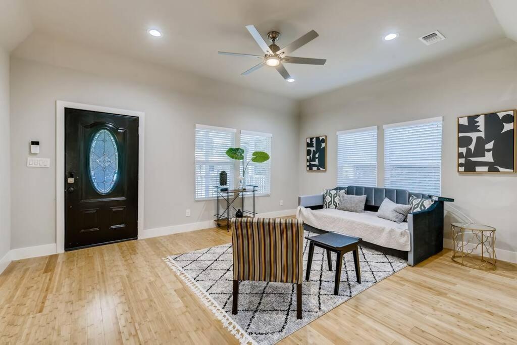 New 4 Bdrm Off St Mary's Mins To Pearl/river!