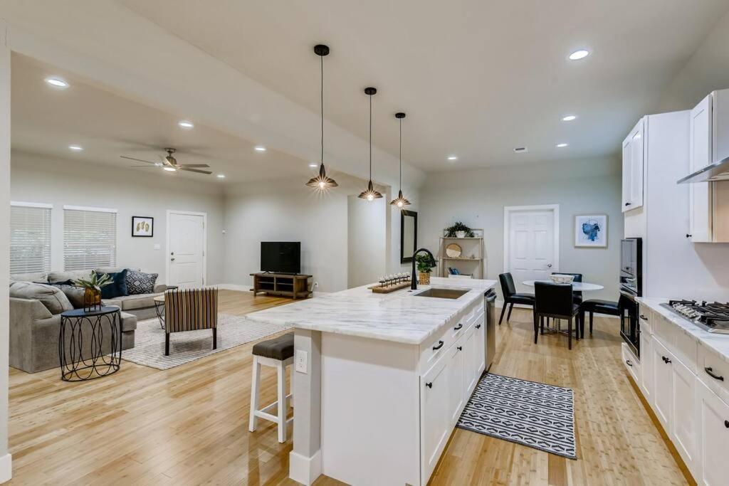 New 4 Bdrm Off St Mary's Mins To Pearl/river! * San Antonio