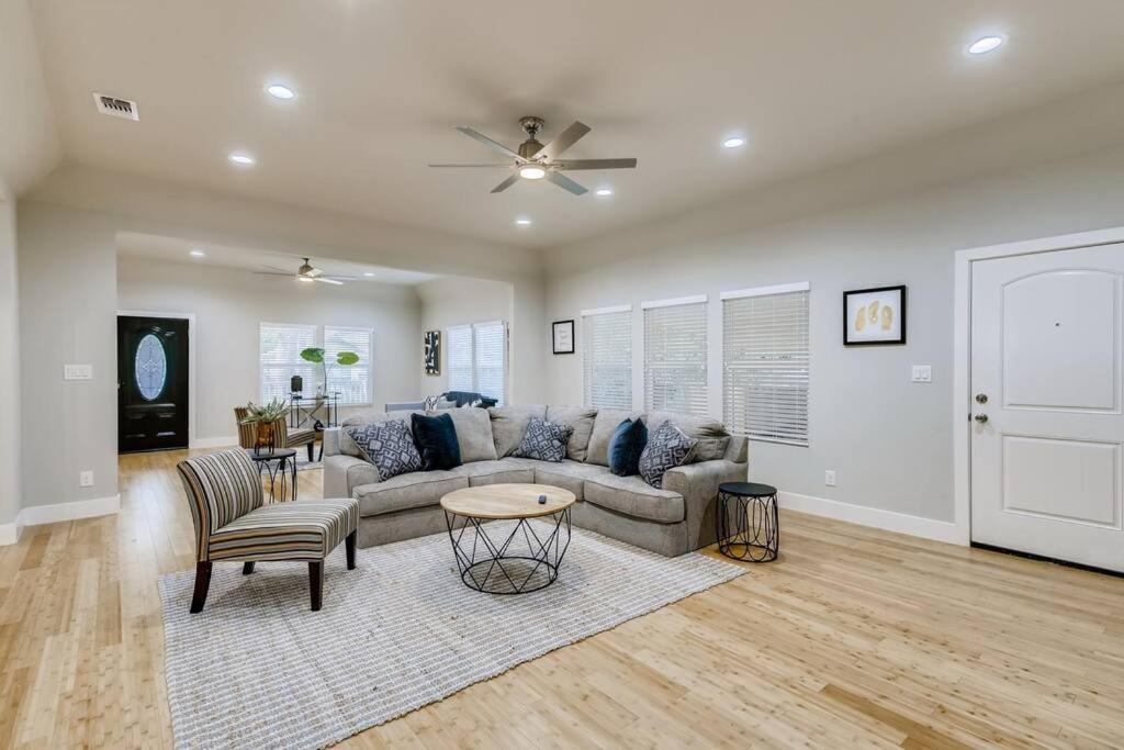 New 4 Bdrm Off St Mary's Mins To Pearl/river! San Antonio