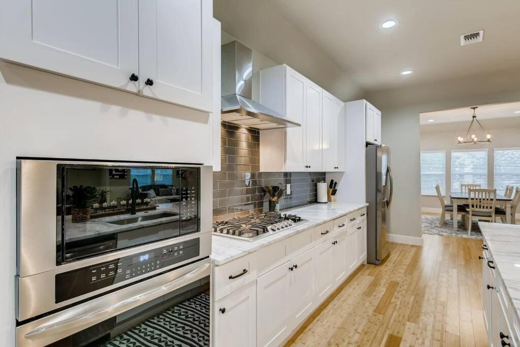 New 4 Bdrm Off St Mary's Mins To Pearl/river! Holiday home San Antonio