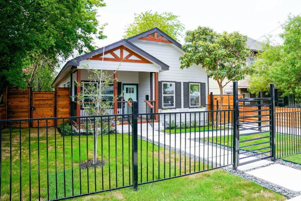 The Retreat At Rigsby-all New 3bdrm/2.5 Bath Villa