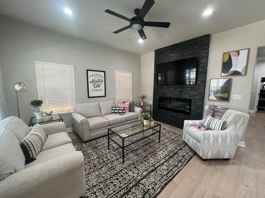 The Retreat At Rigsby-all New 3bdrm/2.5 Bath Villa *