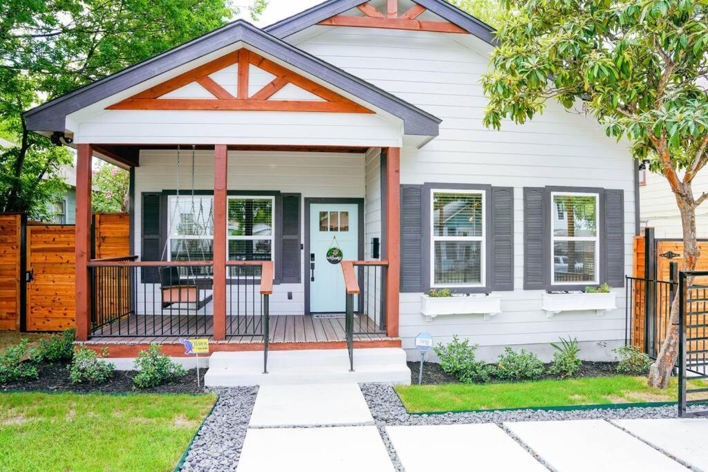 The Retreat At Rigsby-all New 3bdrm/2.5 Bath Villa *