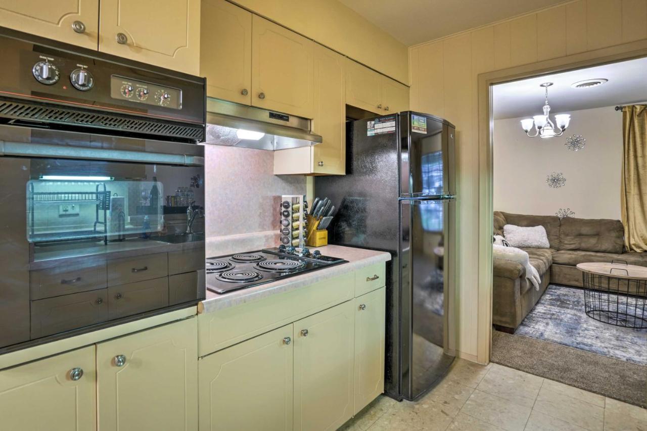 Cozy With Patio, 1 Mi To Airport!