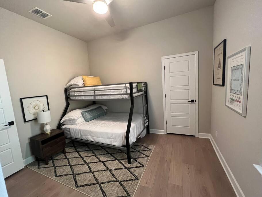 The Retreat At Rigsby-all New 3bdrm/2.5 Bath Villa
