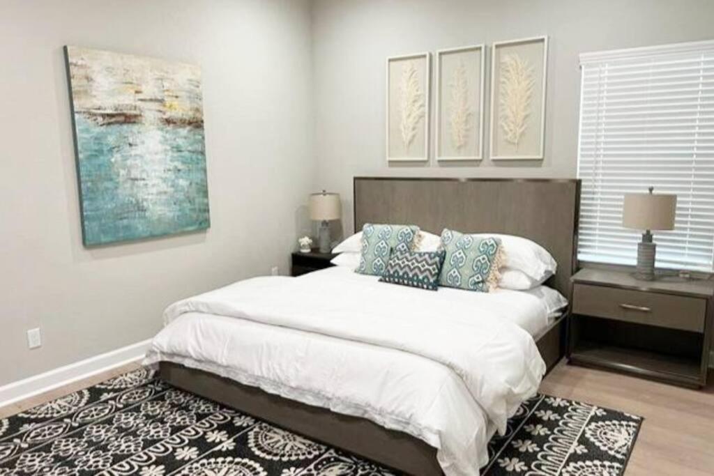 The Retreat At Rigsby-all New 3bdrm/2.5 Bath Villa *