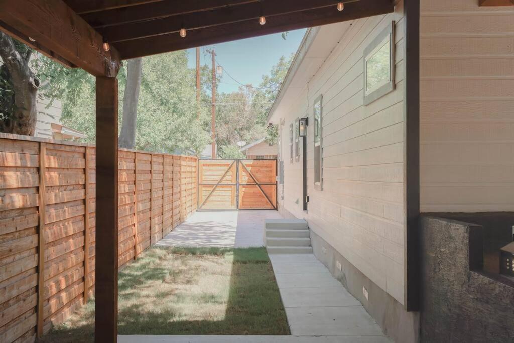 The Retreat At Rigsby-all New 3bdrm/2.5 Bath * San Antonio