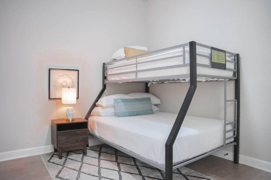 The Retreat At Rigsby-all New 3bdrm/2.5 Bath Villa *