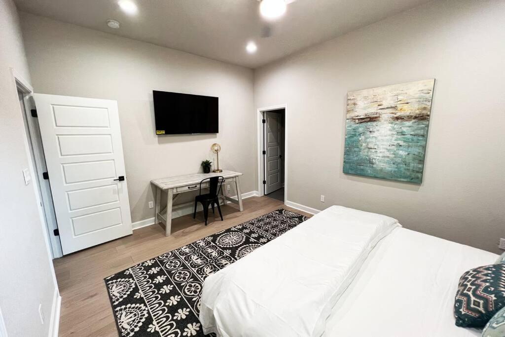 Villa The Retreat At Rigsby-all New 3bdrm/2.5 Bath *