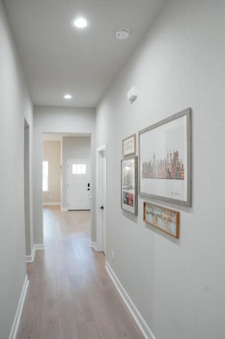 Villa The Retreat At Rigsby-all New 3bdrm/2.5 Bath *