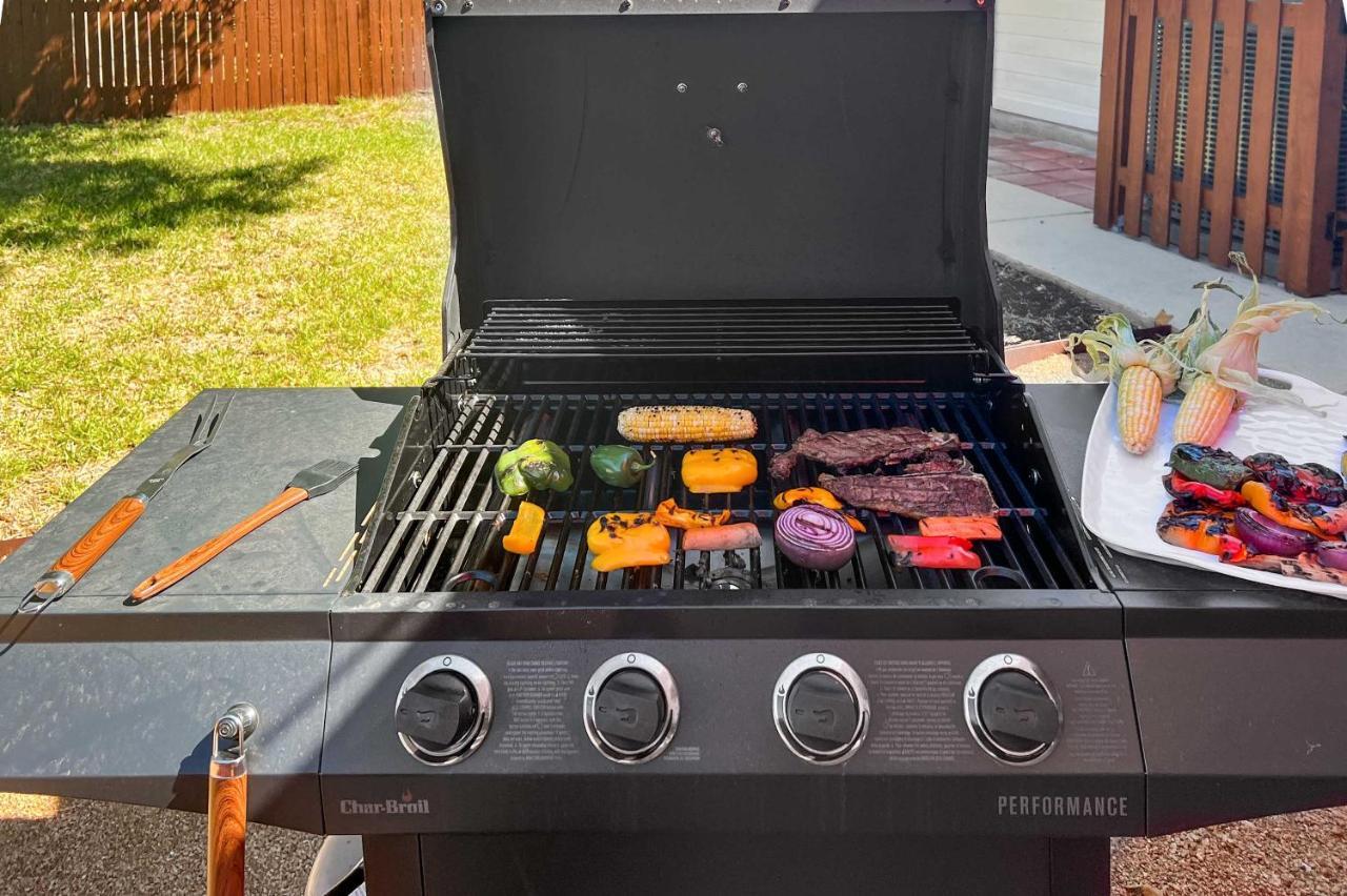 Family With Game And Fire Pit! Holiday home San Antonio