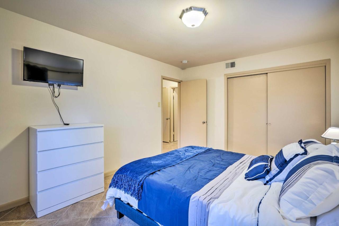 Holiday home Cozy With Patio, 1 Mi To Airport! San Antonio