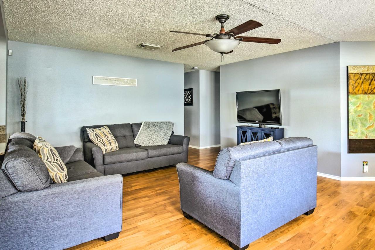 Holiday home Getaway About 18 Mi To Dtwn And Pool!