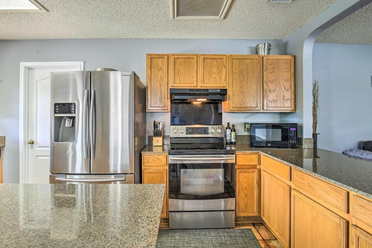 Holiday home Getaway About 18 Mi To Dtwn And Pool!
