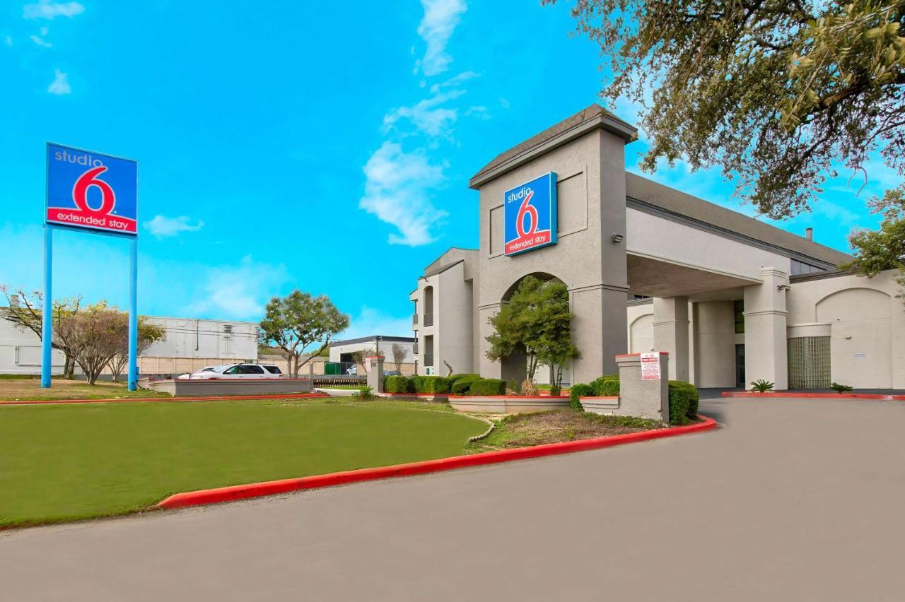 Hotel 6-san Antonio, Tx - Airport 4*