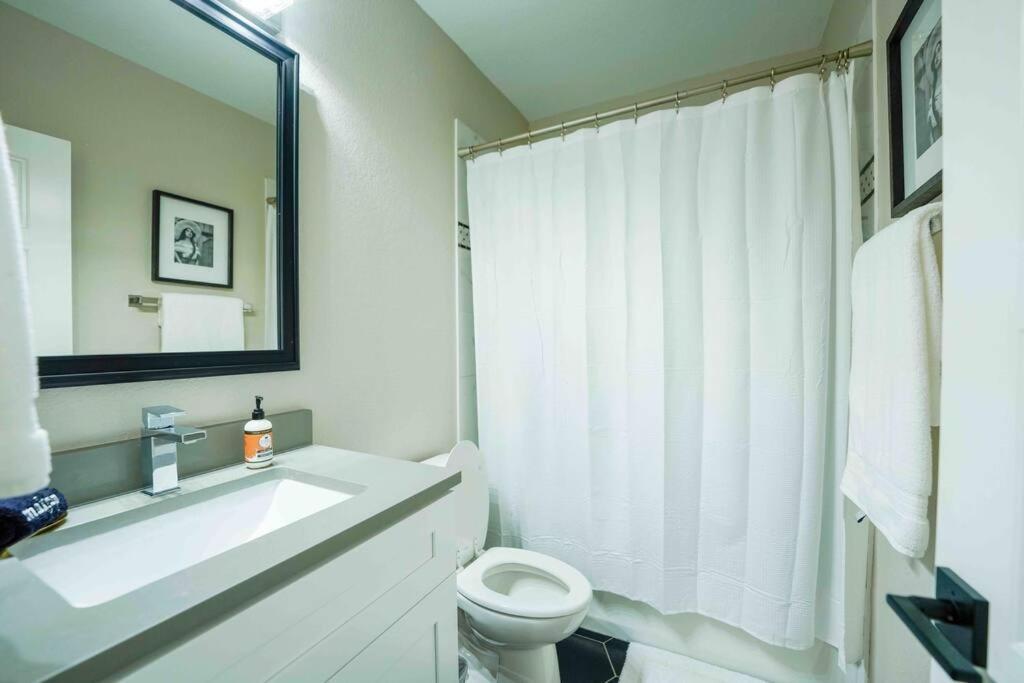 Casa Fiesta-2bed/2bath 1100 Sq Ft Urban Stunner Villa San Antonio