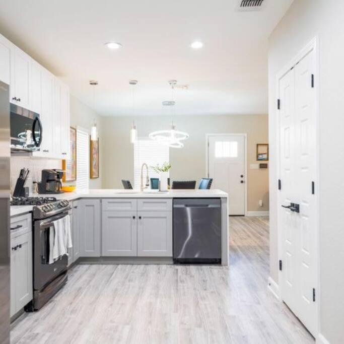 Casa Fiesta-2bed/2bath 1100 Sq Ft Urban Stunner *