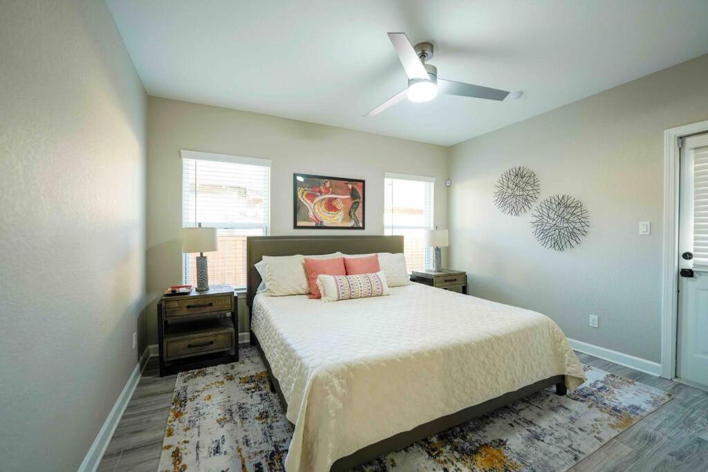 Casa Fiesta-2bed/2bath 1100 Sq Ft Urban Stunner Villa *