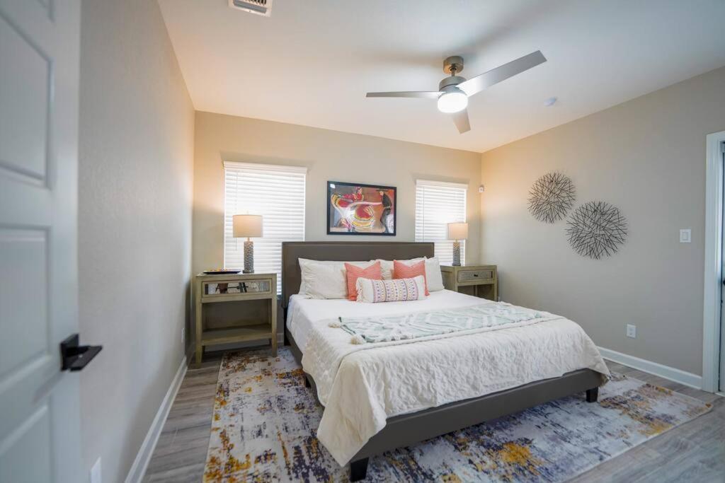 Casa Fiesta-2bed/2bath 1100 Sq Ft Urban Stunner *