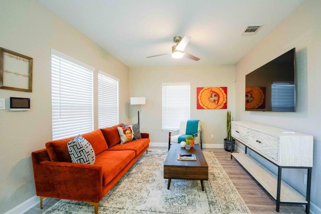 Casa Fiesta-2bed/2bath 1100 Sq Ft Urban Stunner * San Antonio