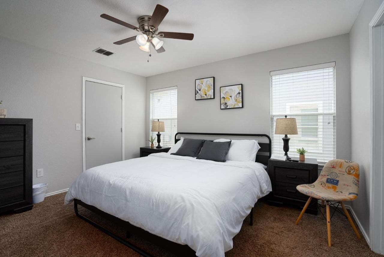 Holiday home Cozy 4/3 Entire House *lackland Afb* Seaworld* San Antonio