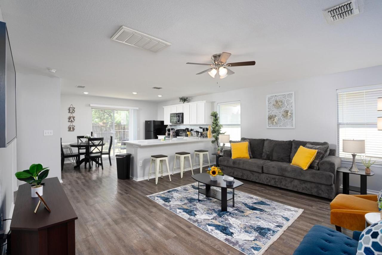 Cozy 4/3 Entire House *lackland Afb* Seaworld* San Antonio