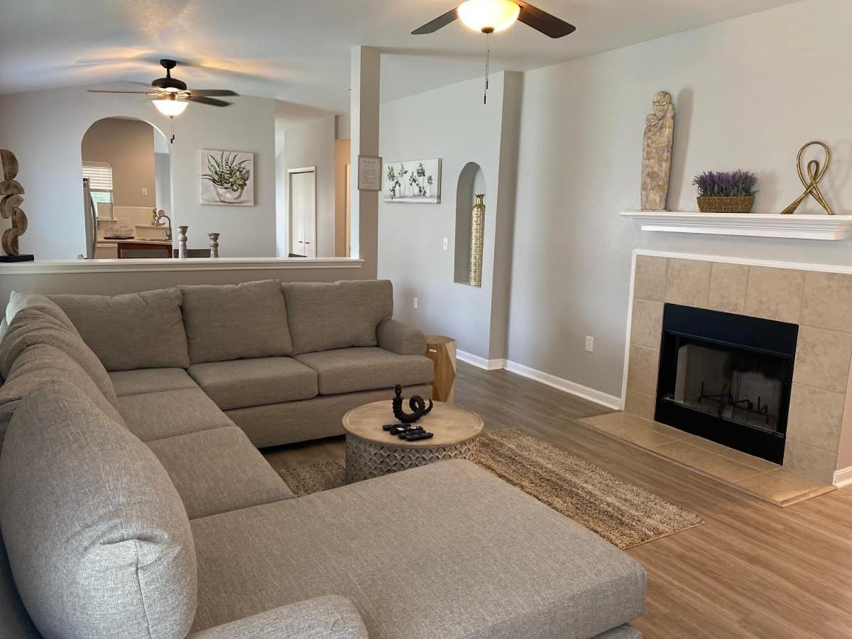 Gorgeous Home- Close To Lackland Afb- Centrally Located