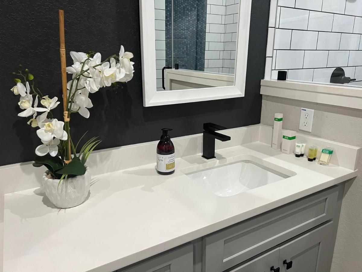 The Retreat At Rigsby-all New 3bdrm/2.5 Bath Villa