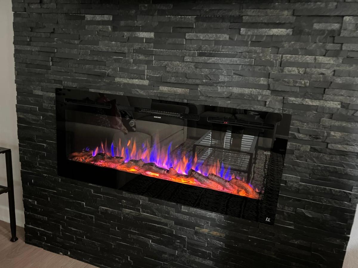 The Retreat At Rigsby-all New 3bdrm/2.5 Bath Villa San Antonio