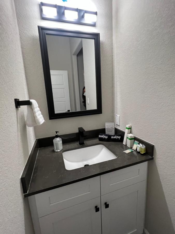 Villa The Retreat At Rigsby-all New 3bdrm/2.5 Bath San Antonio