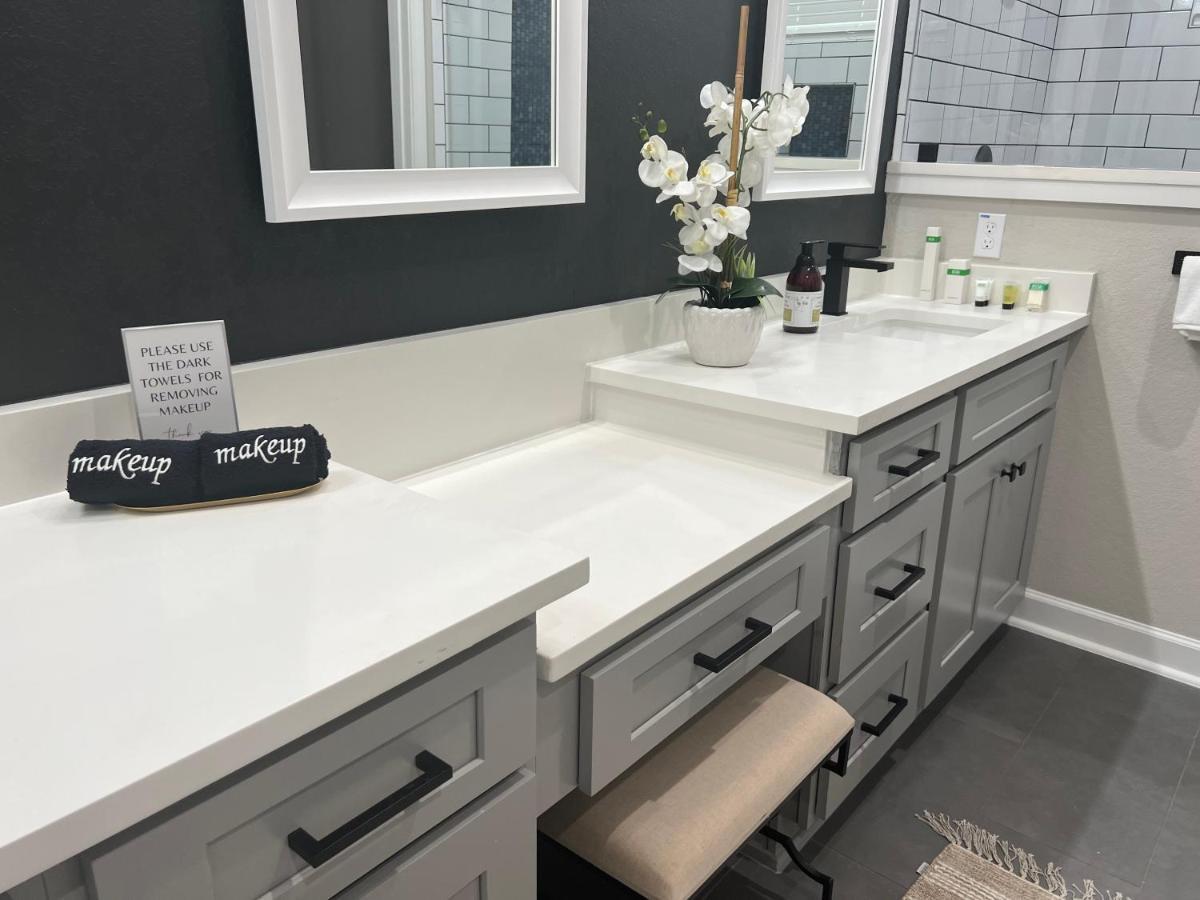 The Retreat At Rigsby-all New 3bdrm/2.5 Bath * San Antonio