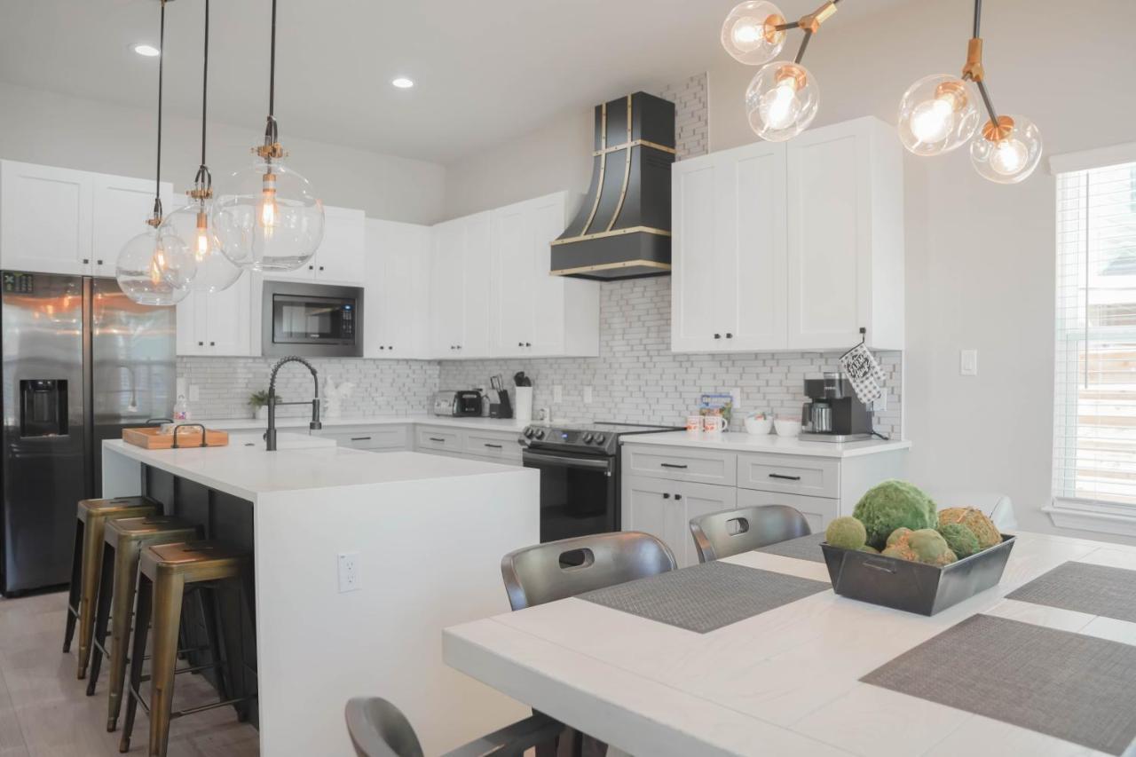 The Retreat At Rigsby-all New 3bdrm/2.5 Bath San Antonio
