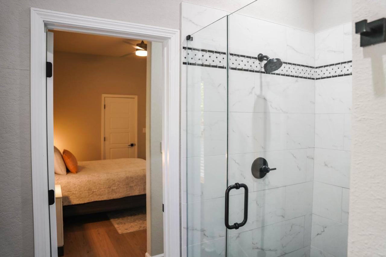 The Retreat At Rigsby-all New 3bdrm/2.5 Bath Villa