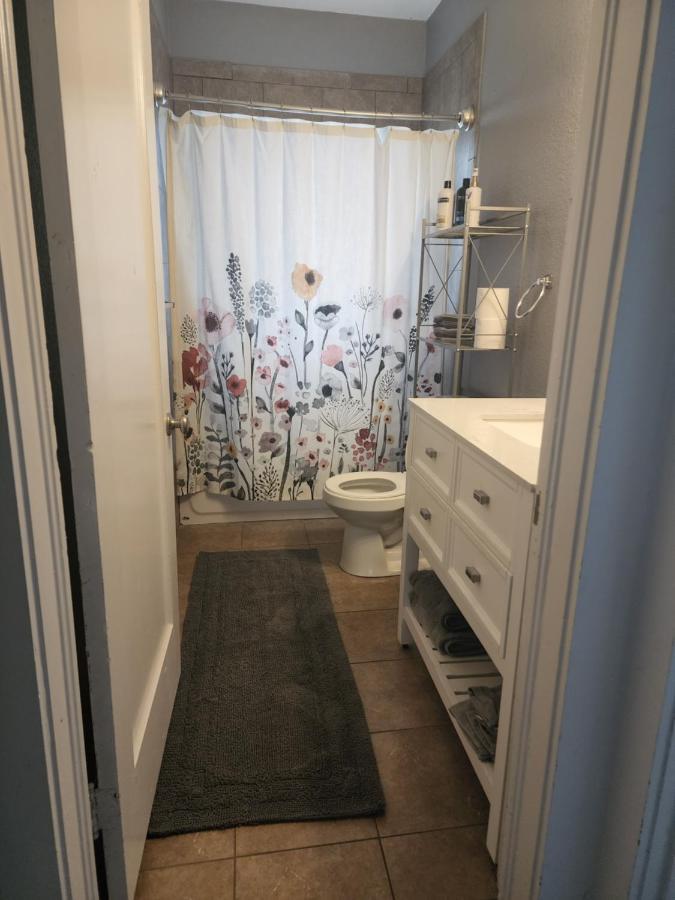 Simple Hollywood Stays #801 * San Antonio
